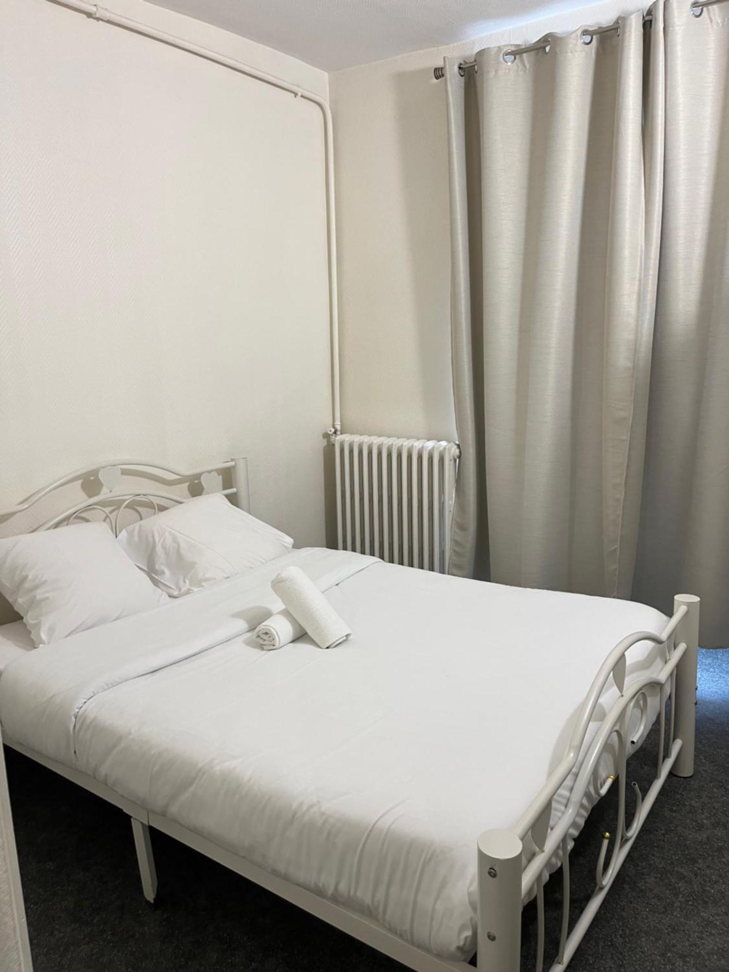 L'Esperance Hotel Версал Екстериор снимка